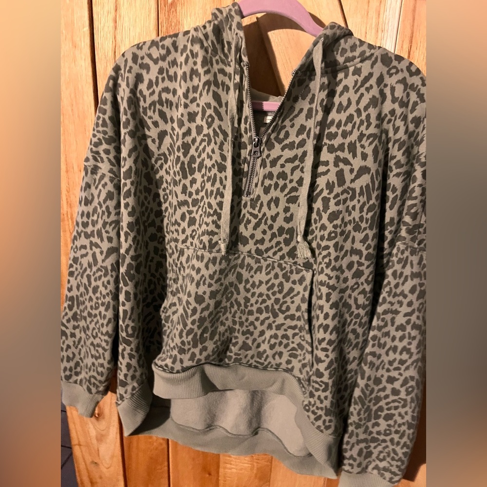 Gently Used, American Eagle, gray cheetah print, comfy sweatshirt